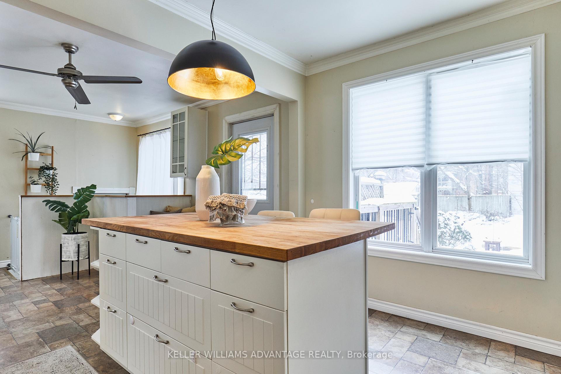 Photo 13 of 25 Henry Street, Barrie, Queen's Park — HOMEH