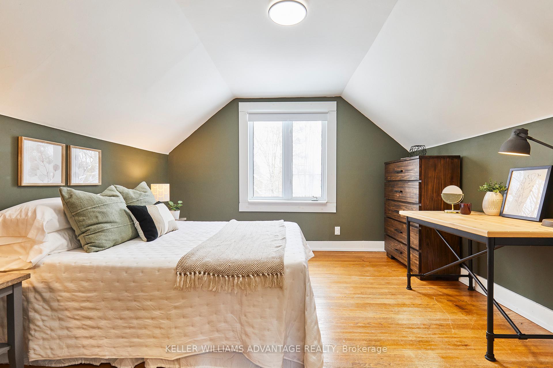 Photo 18 of 25 Henry Street, Barrie, Queen's Park — HOMEH