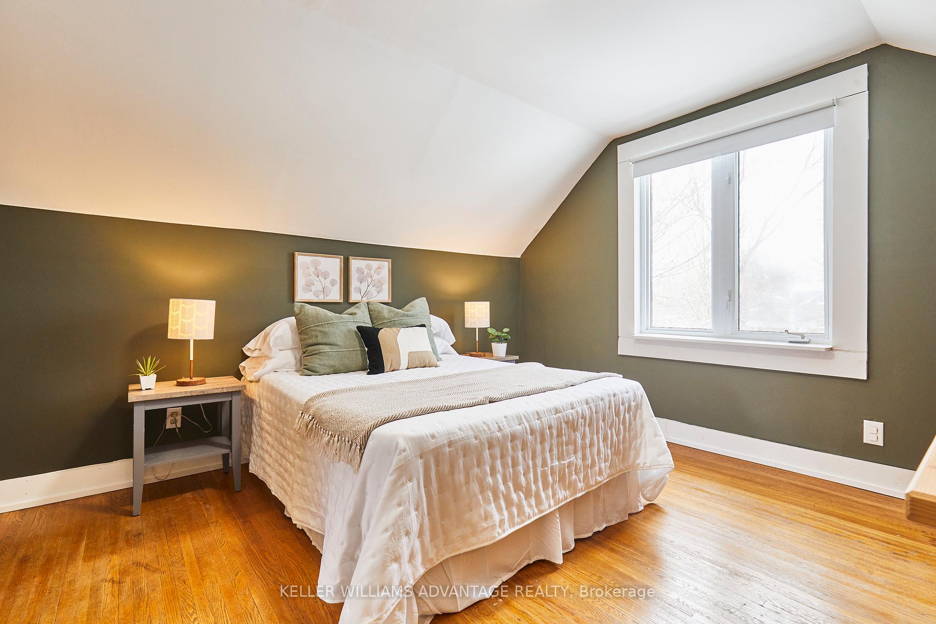 Photo 19 of 25 Henry Street, Barrie, Queen's Park — HOMEH