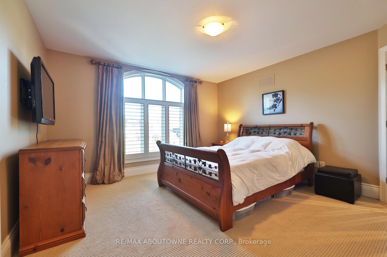 Photo 23 of 4318 Lakeshore Road, Burlington, Shoreacres — HOMEH
