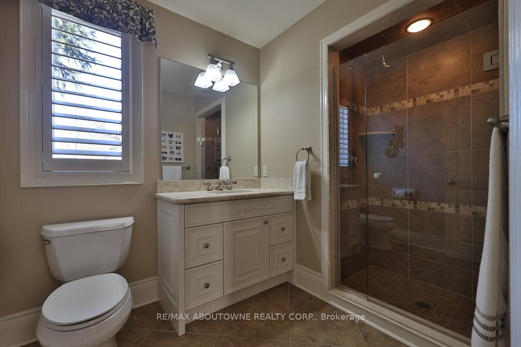 Photo 24 of 4318 Lakeshore Road, Burlington, Shoreacres — HOMEH