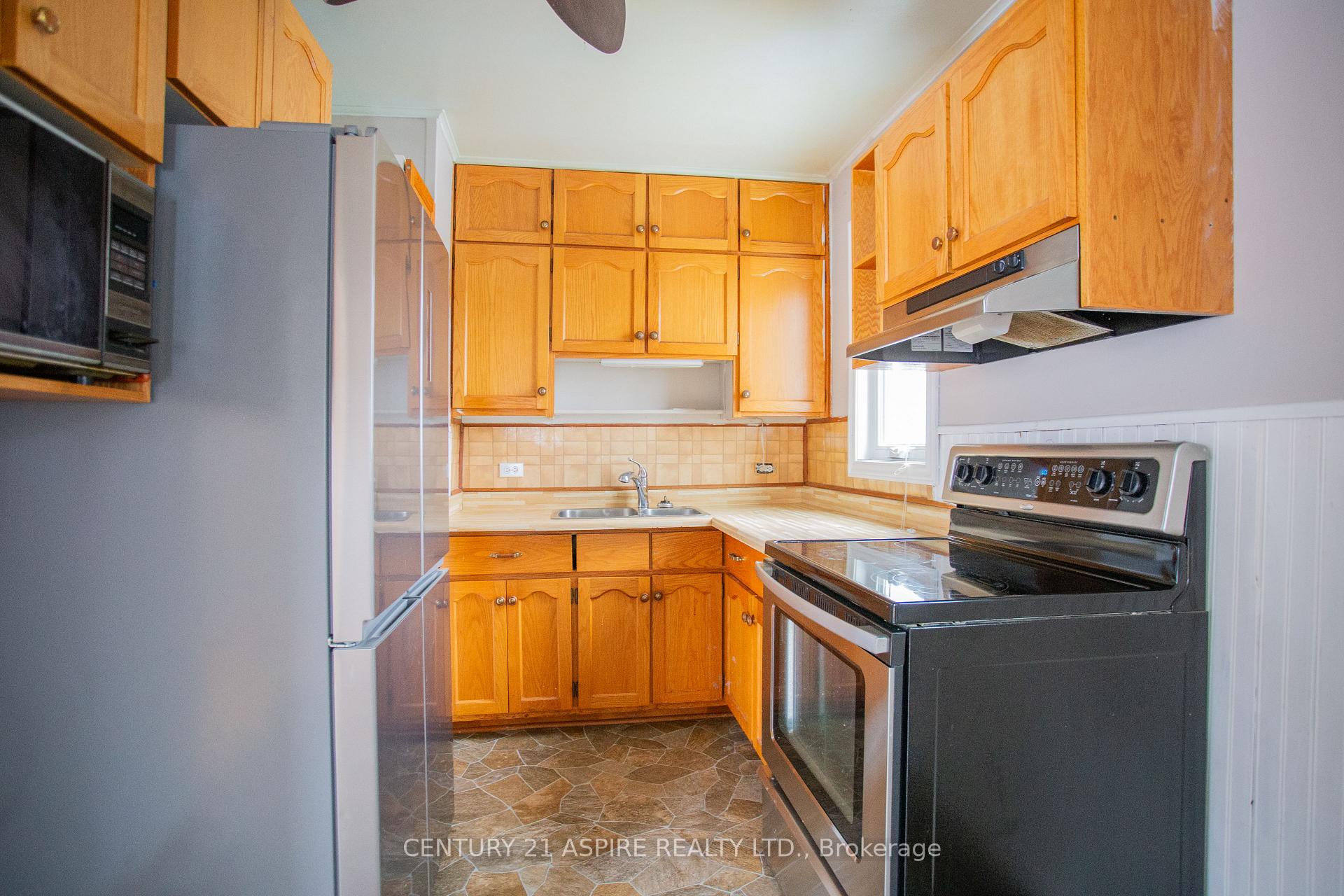Photo 2 of 124 Third Avenue, Arnprior — HOMEH