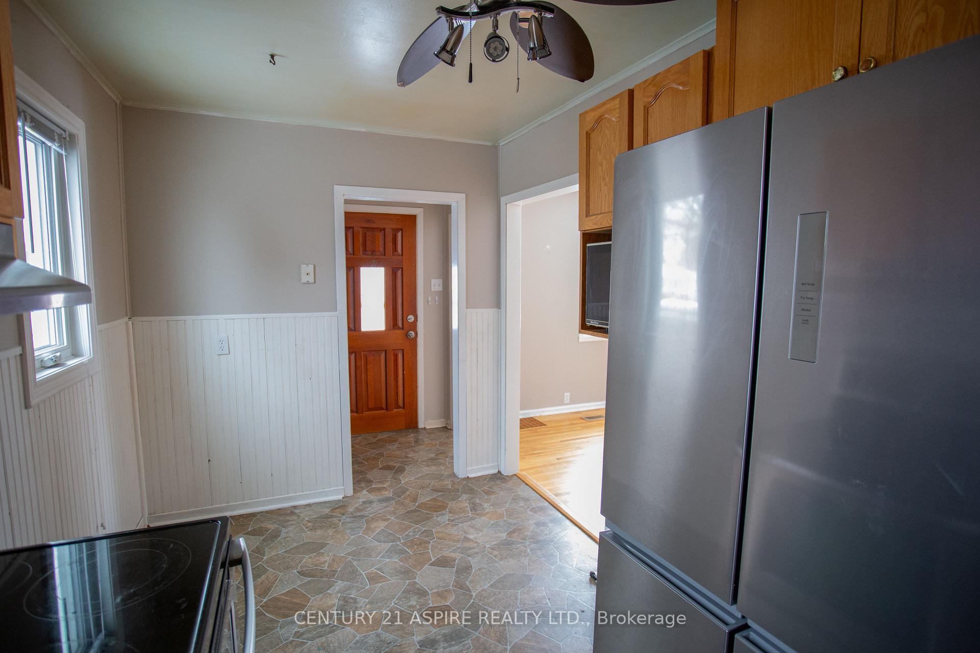 Photo 3 of 124 Third Avenue, Arnprior — HOMEH
