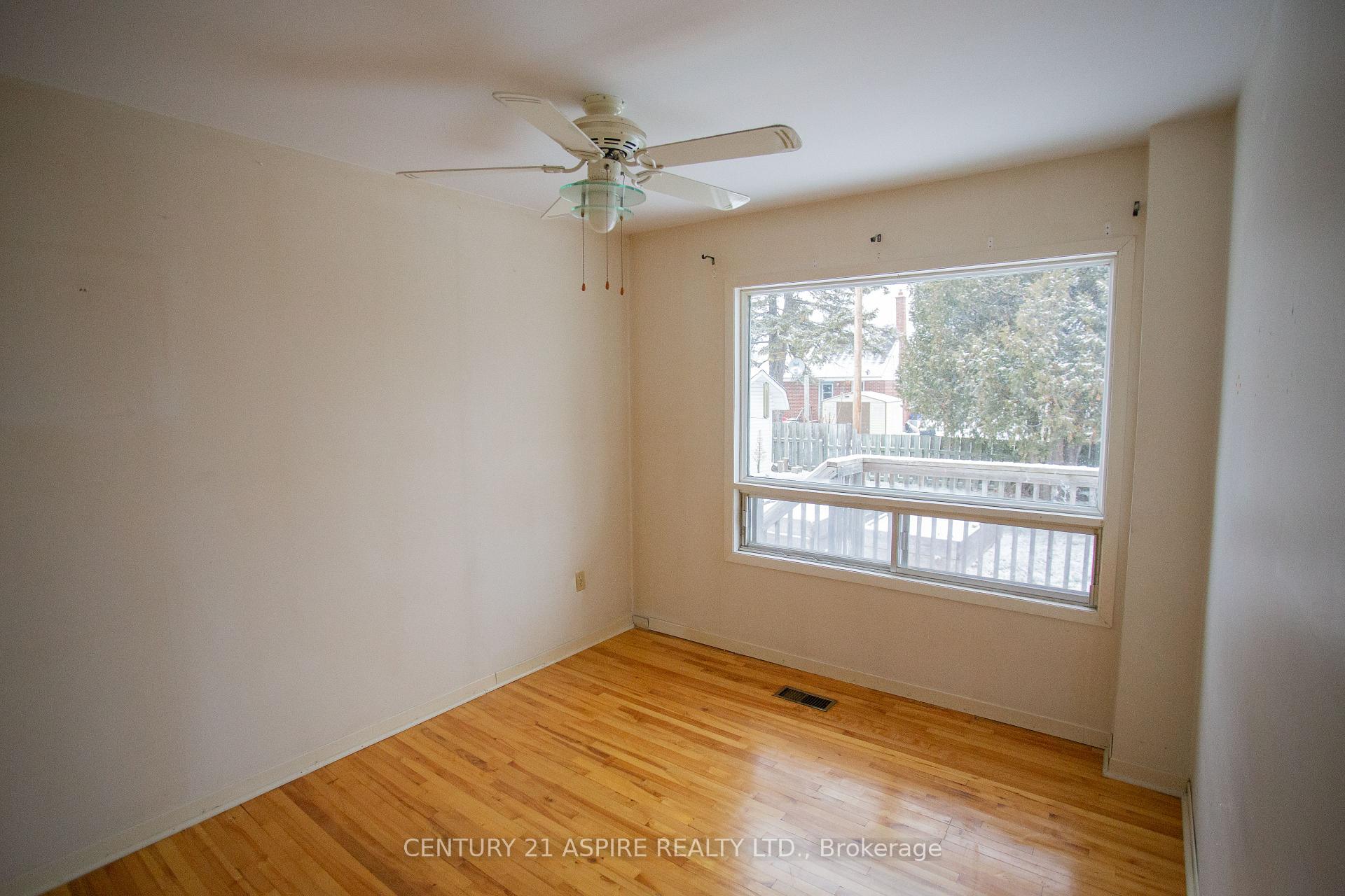 Photo 5 of 124 Third Avenue, Arnprior — HOMEH
