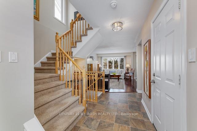 Photo 4 of 43 Heritage Court, Barrie, Painswick South — HOMEH