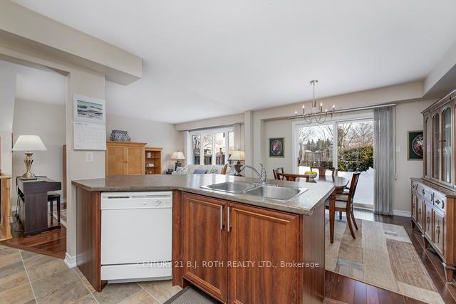 Photo 6 of 43 Heritage Court, Barrie, Painswick South — HOMEH