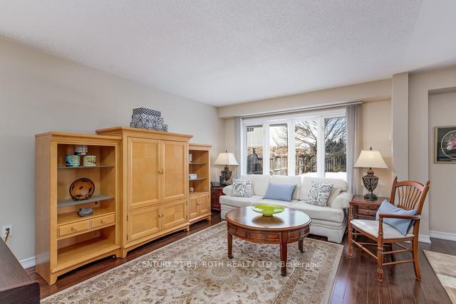 Photo 9 of 43 Heritage Court, Barrie, Painswick South — HOMEH