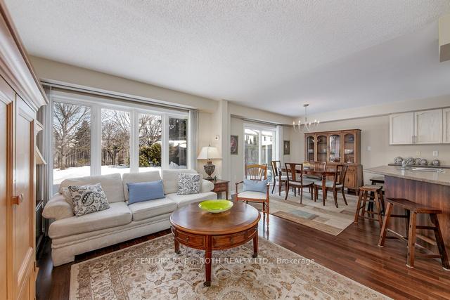 Photo 10 of 43 Heritage Court, Barrie, Painswick South — HOMEH