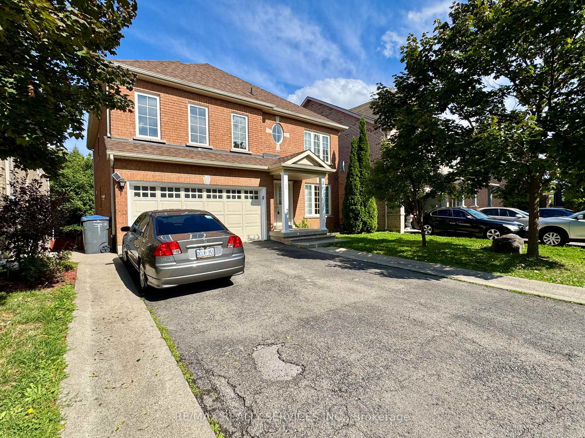 Photo 2 of 53 Echoridge Drive, Brampton, Fletcher's Meadow — HOMEH
