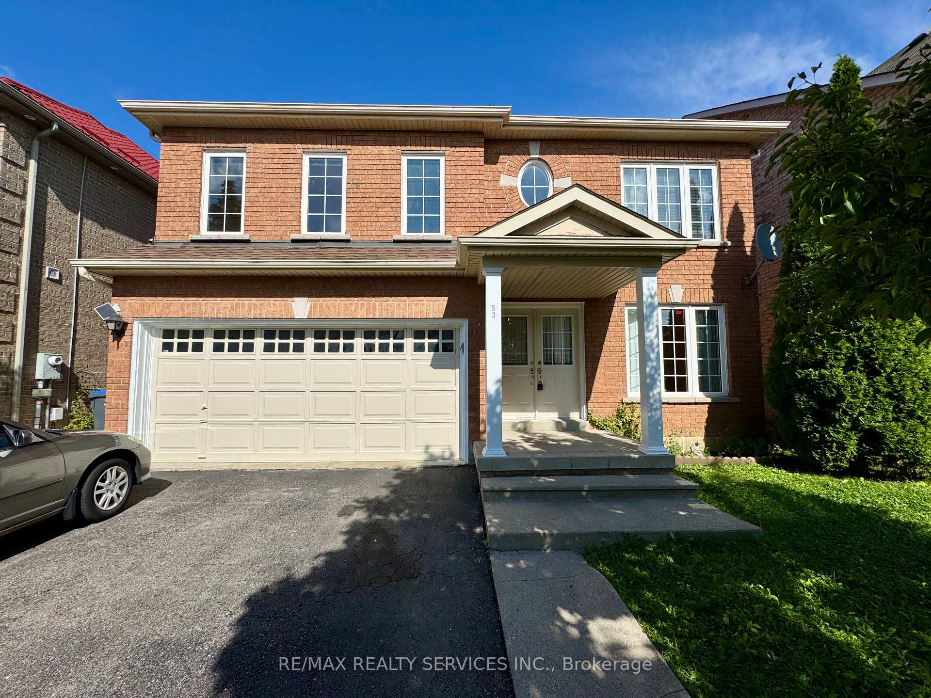 Photo 3 of 53 Echoridge Drive, Brampton, Fletcher's Meadow — HOMEH
