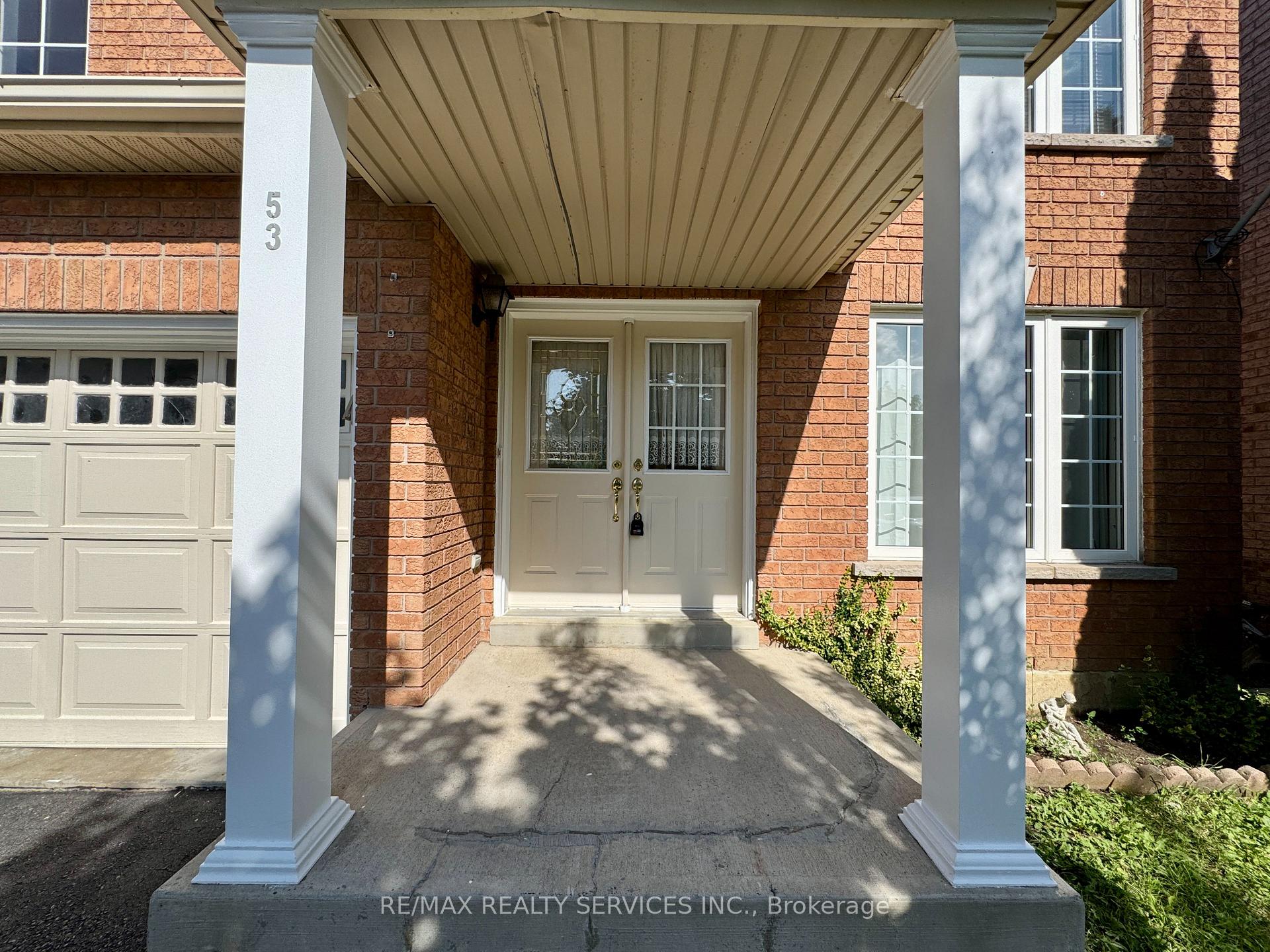 Photo 4 of 53 Echoridge Drive, Brampton, Fletcher's Meadow — HOMEH