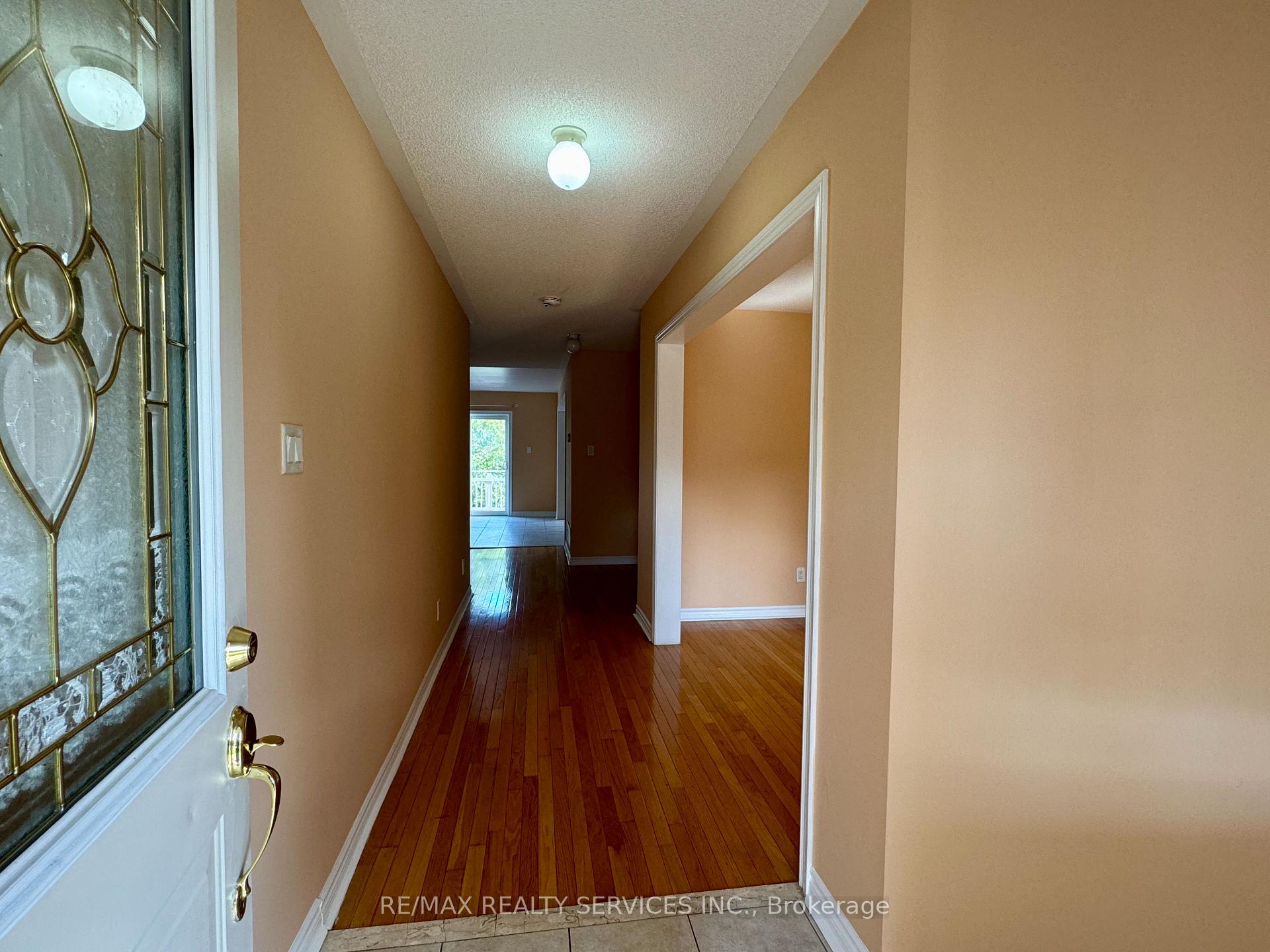 Photo 5 of 53 Echoridge Drive, Brampton, Fletcher's Meadow — HOMEH
