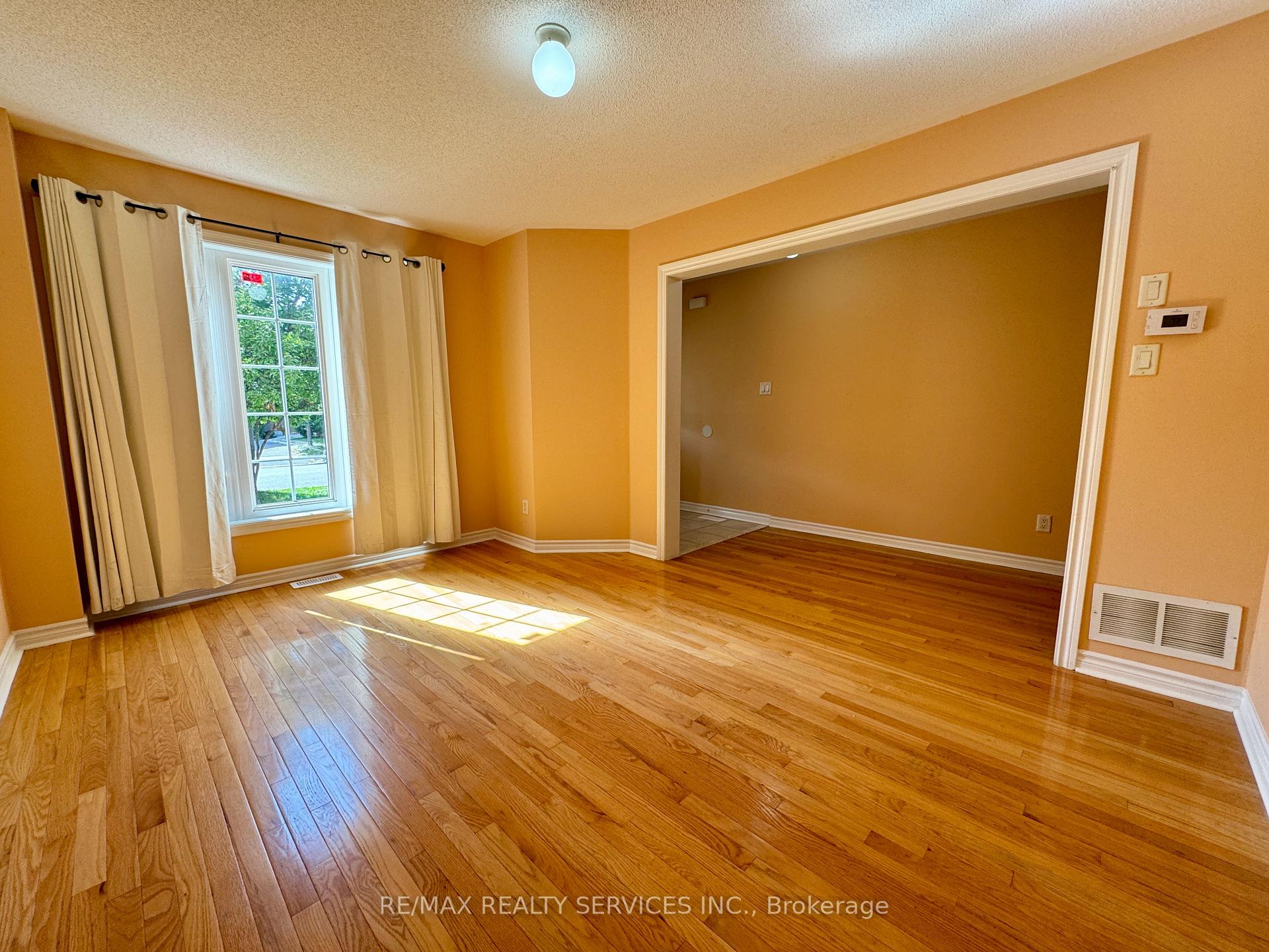 Photo 6 of 53 Echoridge Drive, Brampton, Fletcher's Meadow — HOMEH