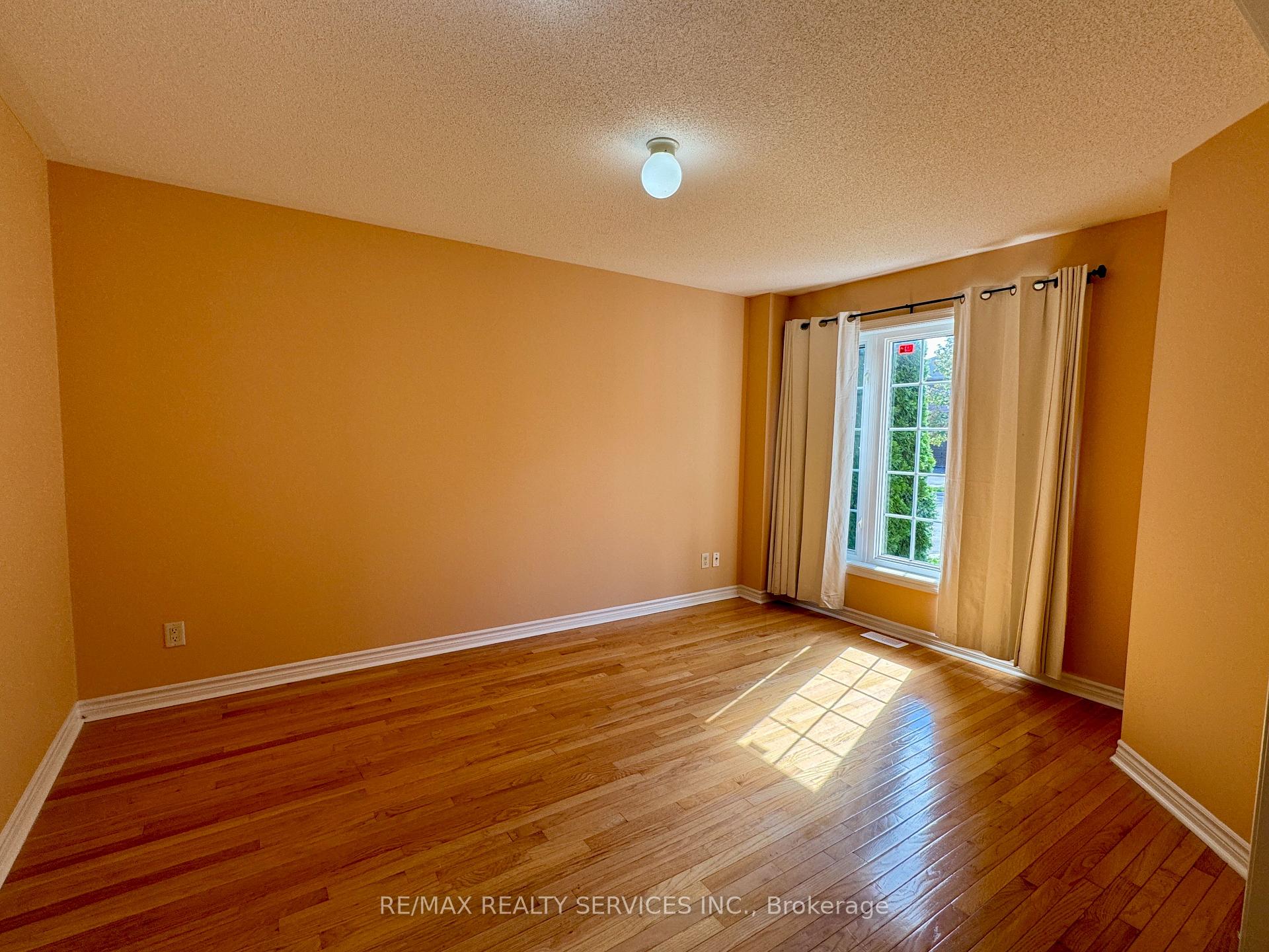 Photo 7 of 53 Echoridge Drive, Brampton, Fletcher's Meadow — HOMEH