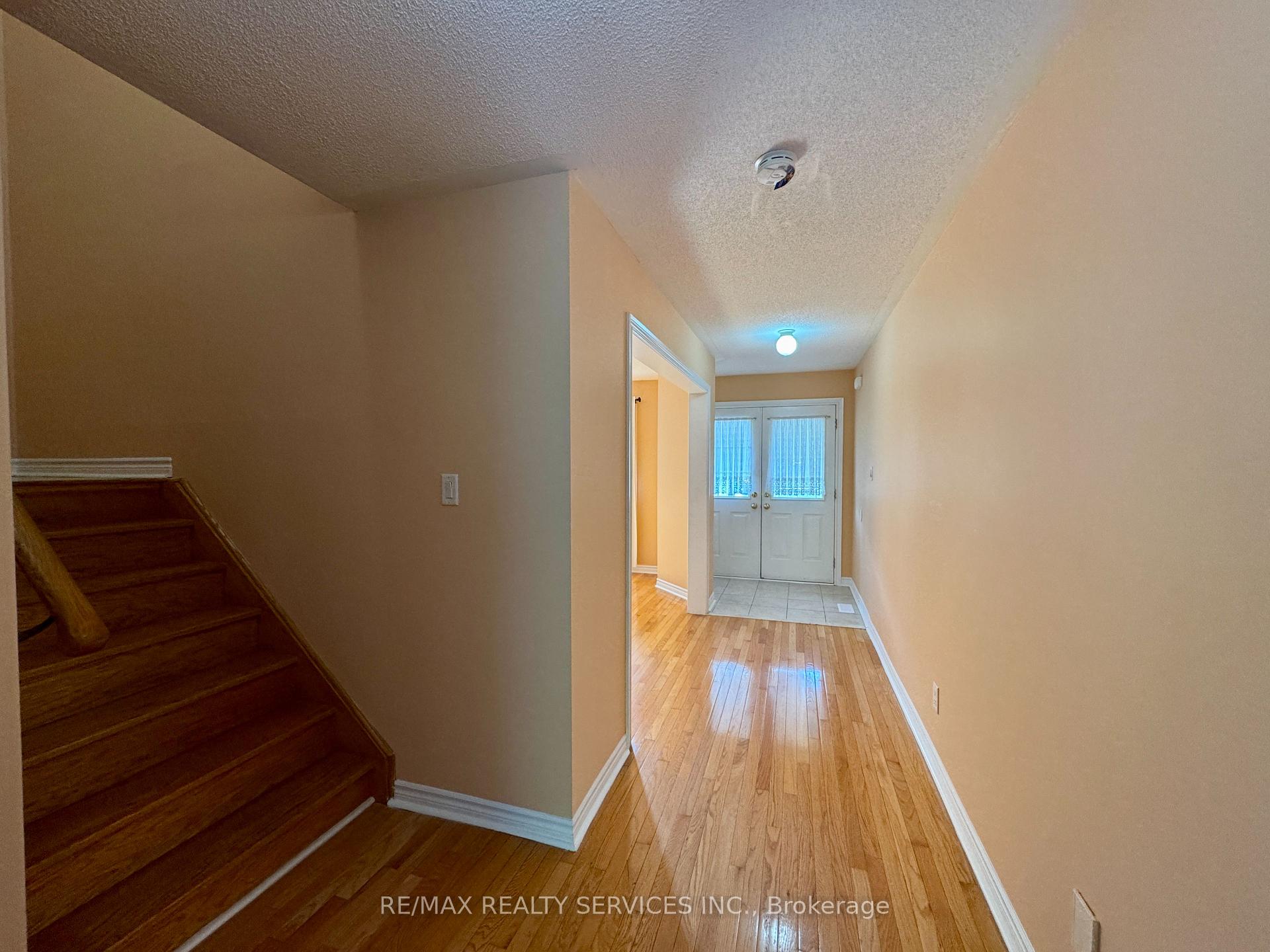 Photo 8 of 53 Echoridge Drive, Brampton, Fletcher's Meadow — HOMEH