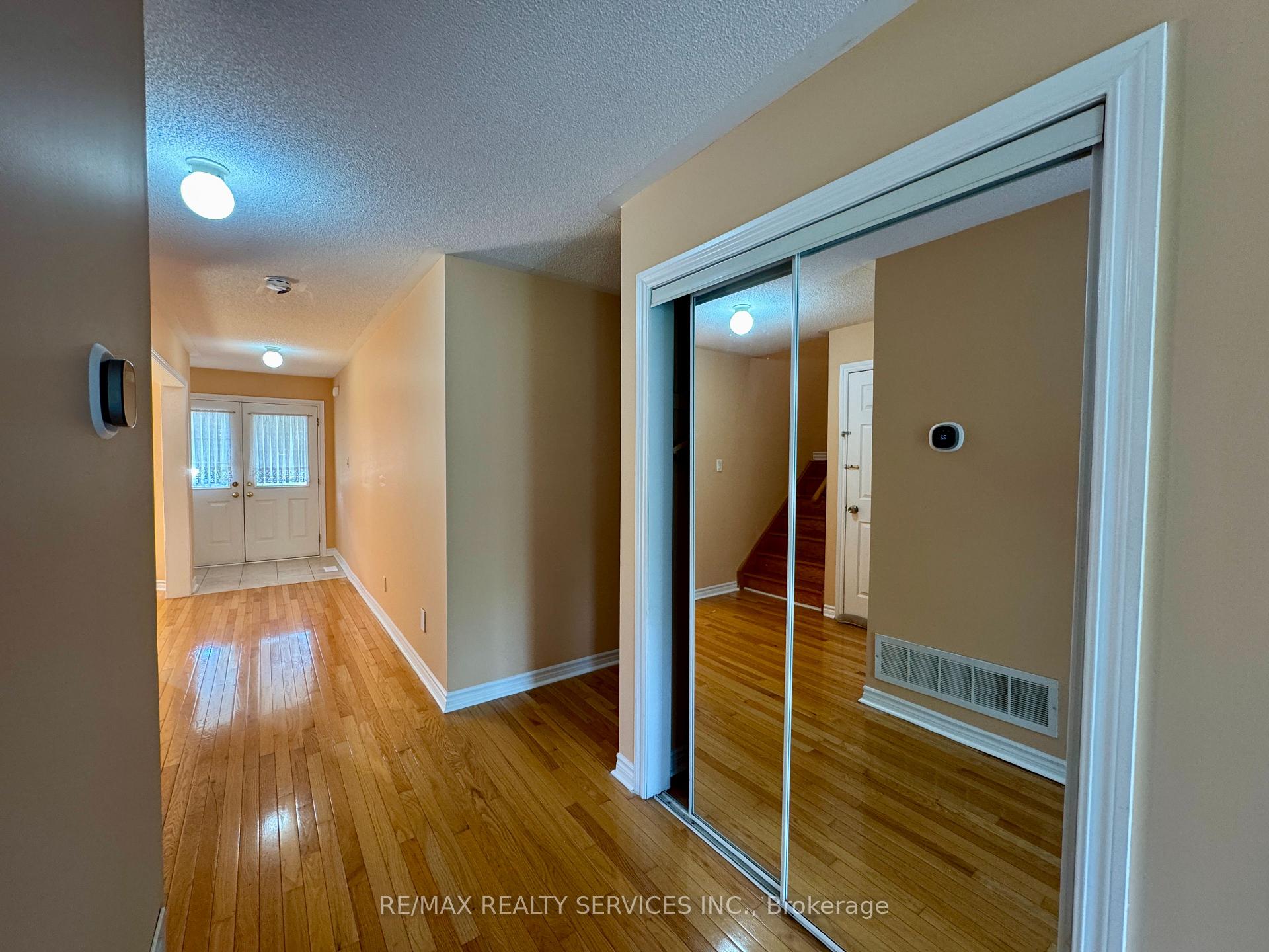 Photo 9 of 53 Echoridge Drive, Brampton, Fletcher's Meadow — HOMEH