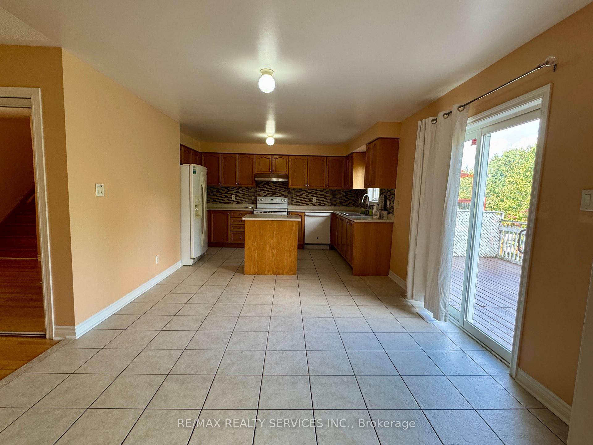 Photo 13 of 53 Echoridge Drive, Brampton, Fletcher's Meadow — HOMEH