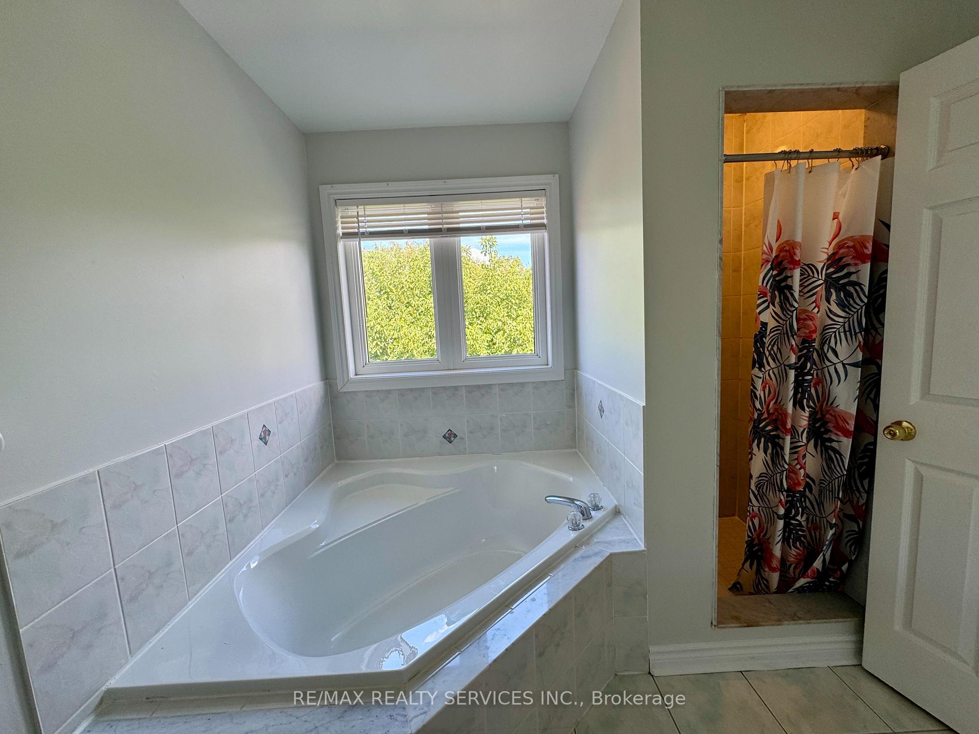 Photo 26 of 53 Echoridge Drive, Brampton, Fletcher's Meadow — HOMEH
