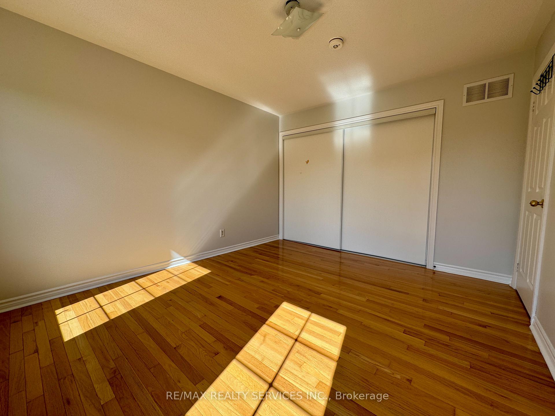 Photo 32 of 53 Echoridge Drive, Brampton, Fletcher's Meadow — HOMEH