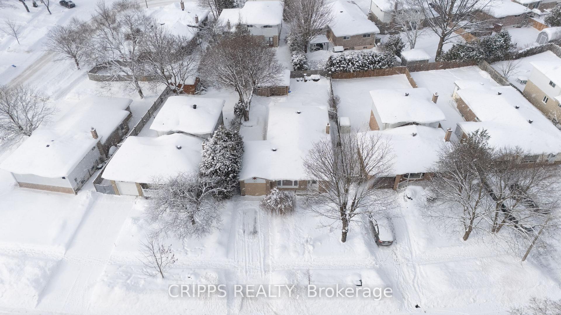 Photo 3 of 6 Lonsdale Place, Barrie, Grove East — HOMEH