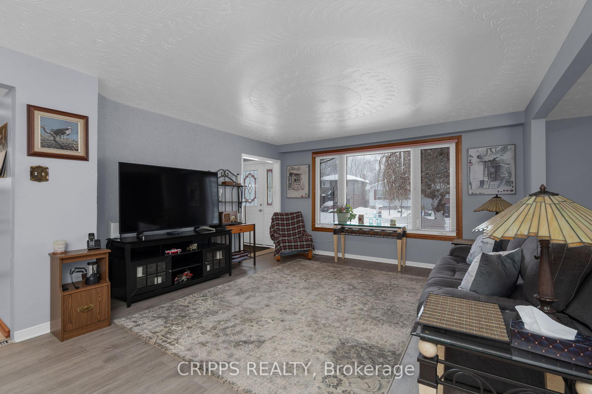 Photo 8 of 6 Lonsdale Place, Barrie, Grove East — HOMEH