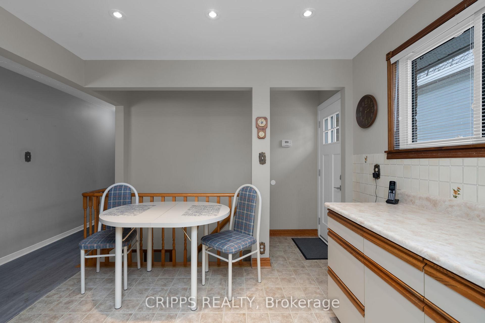 Photo 14 of 6 Lonsdale Place, Barrie, Grove East — HOMEH