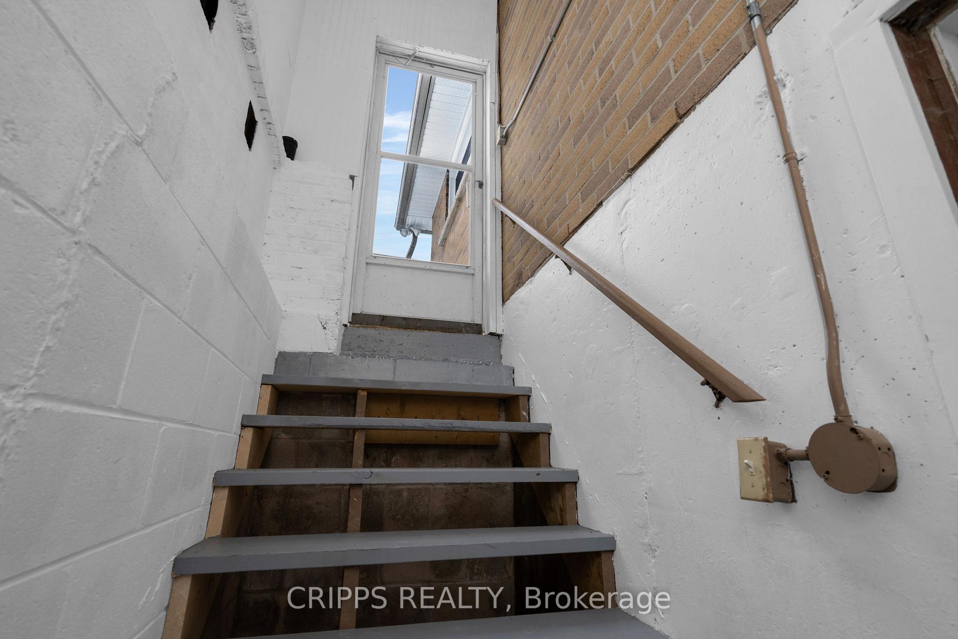 Photo 24 of 6 Lonsdale Place, Barrie, Grove East — HOMEH