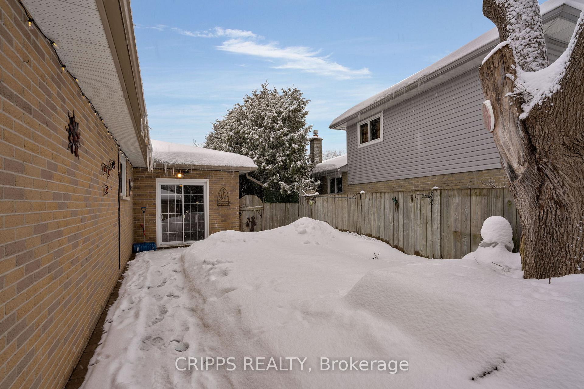Photo 33 of 6 Lonsdale Place, Barrie, Grove East — HOMEH