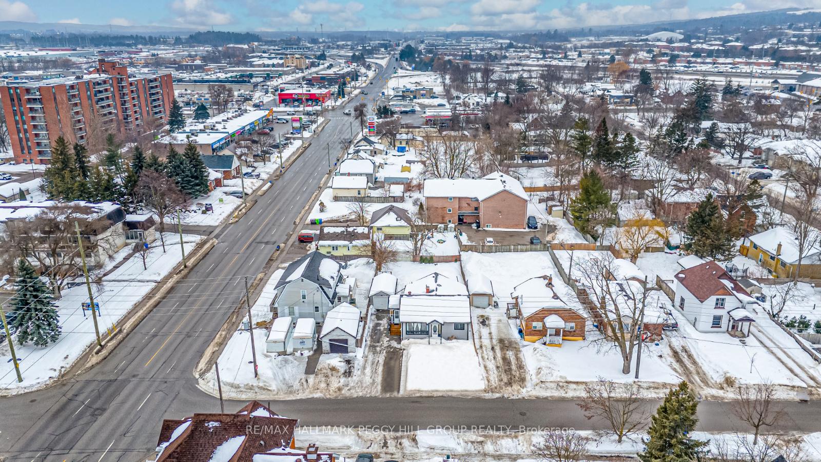 Photo 2 of 8 Boys Street N, Barrie, Queen's Park — HOMEH
