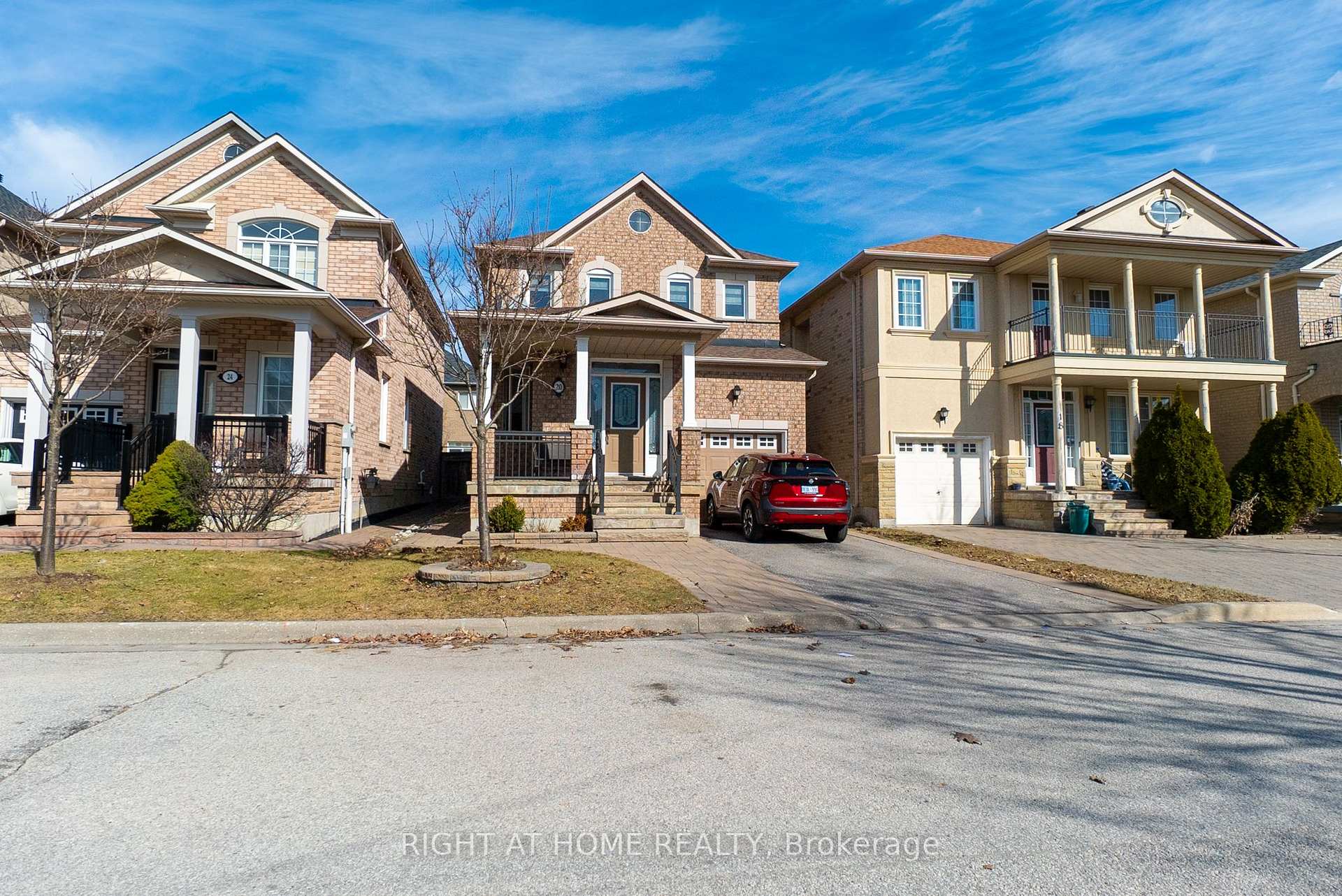 Photo 2 of 20 Daiseyfield Crescent, Vaughan, Vellore Village — HOMEH