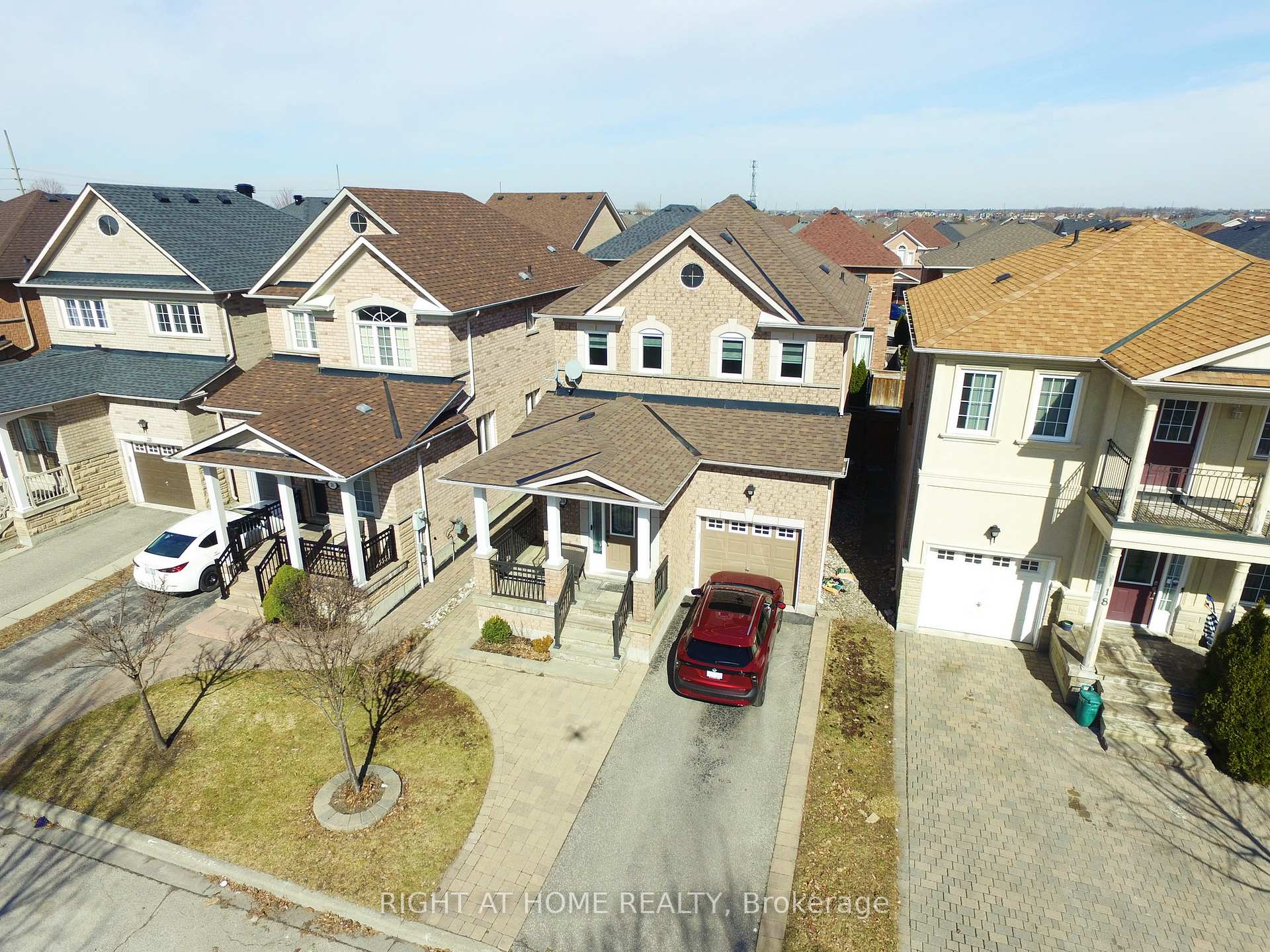 Photo 4 of 20 Daiseyfield Crescent, Vaughan, Vellore Village — HOMEH