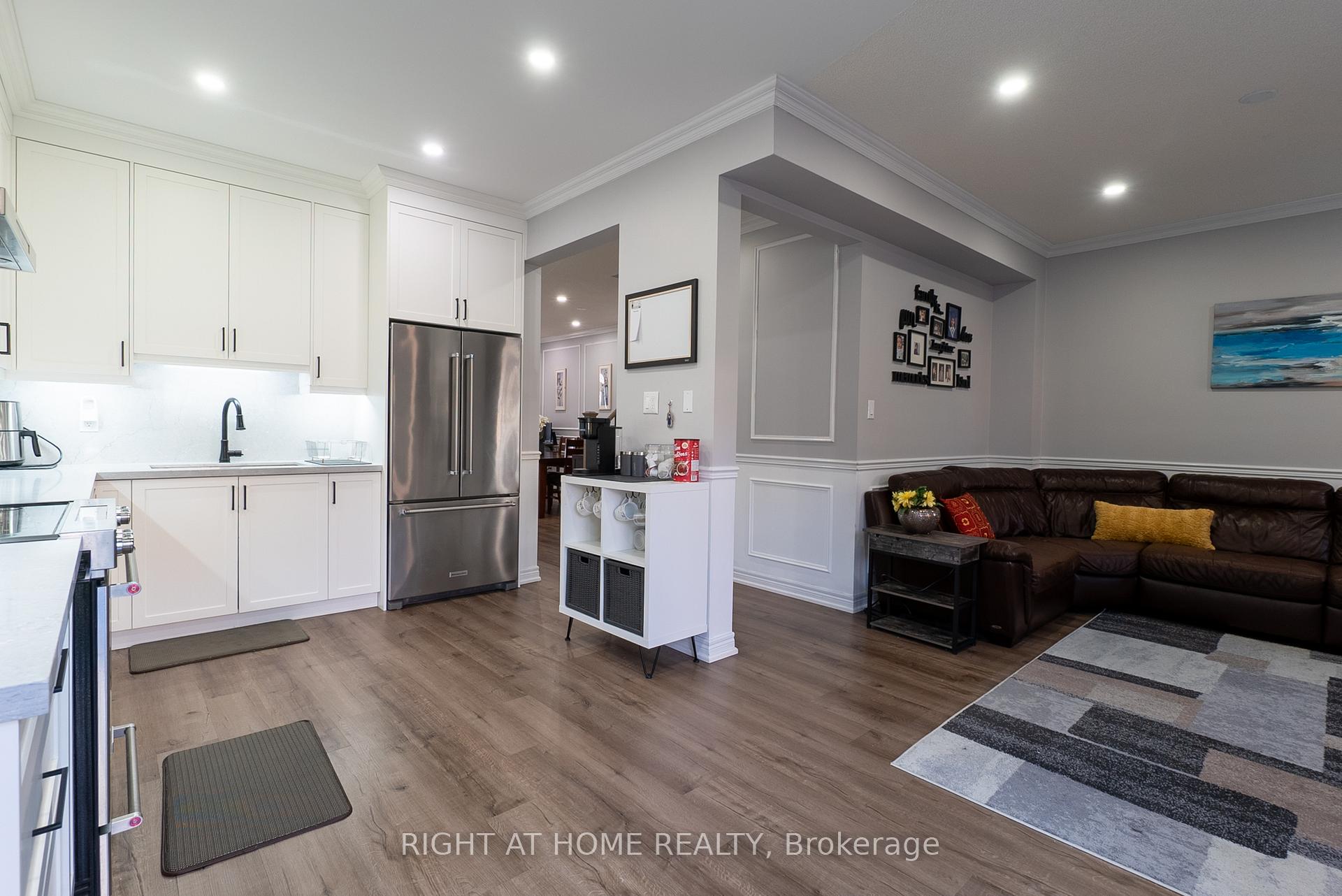 Photo 8 of 20 Daiseyfield Crescent, Vaughan, Vellore Village — HOMEH