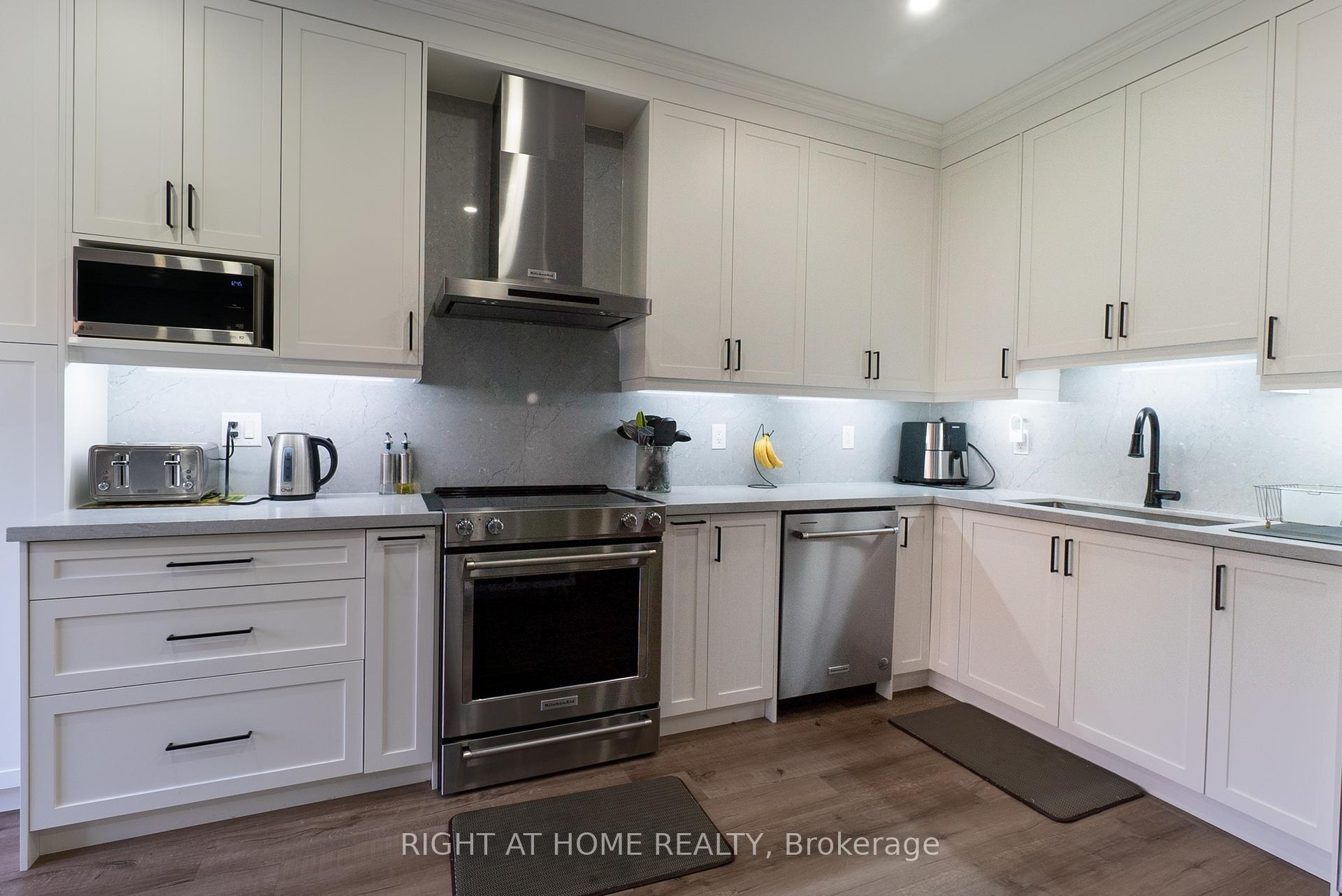 Photo 9 of 20 Daiseyfield Crescent, Vaughan, Vellore Village — HOMEH