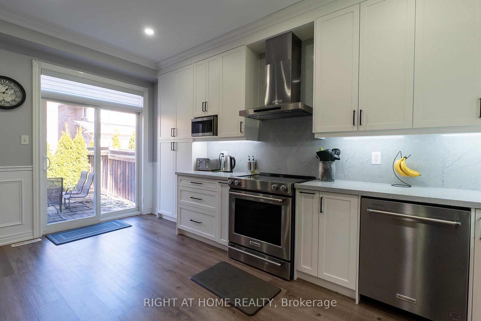 Photo 10 of 20 Daiseyfield Crescent, Vaughan, Vellore Village — HOMEH