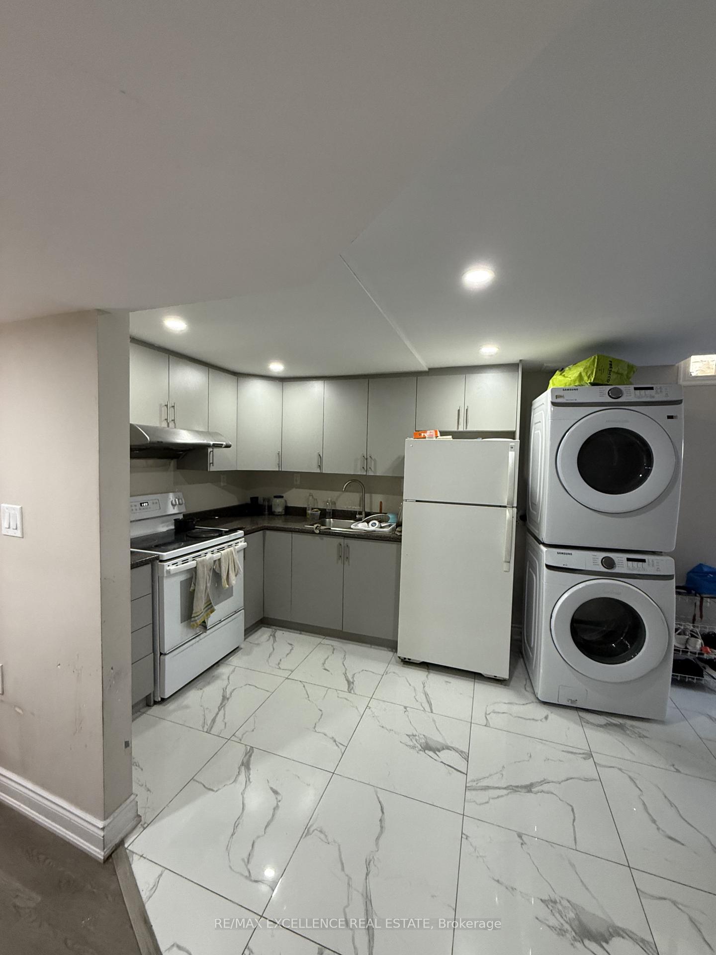 Photo 4 of 37 Rocky Mountain Crescent, Brampton, Sandringham-Wellington — HOMEH