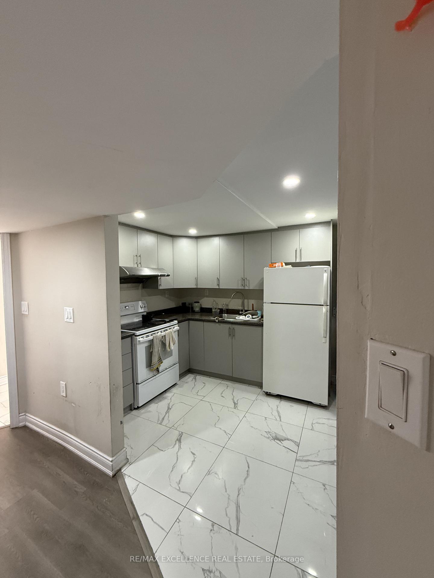 Photo 5 of 37 Rocky Mountain Crescent, Brampton, Sandringham-Wellington — HOMEH