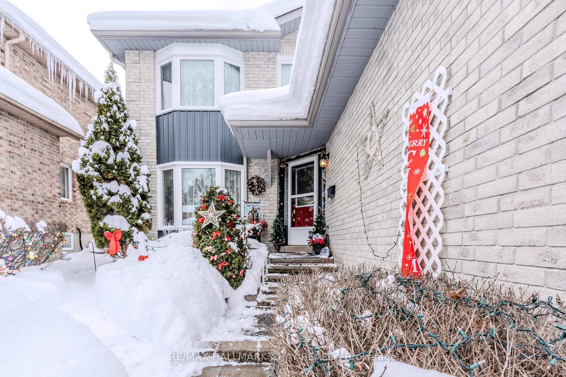 Photo 2 of 33 Irwin Drive, Barrie, Northwest — HOMEH