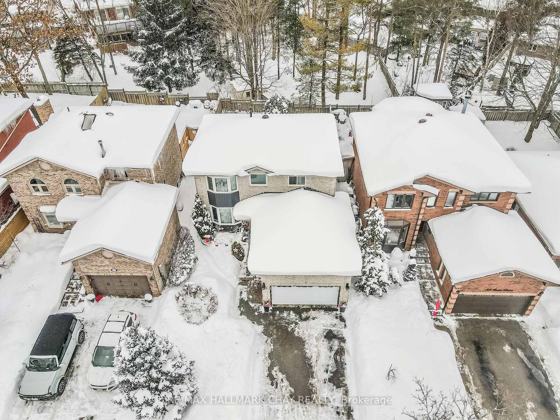 Photo 3 of 33 Irwin Drive, Barrie, Northwest — HOMEH
