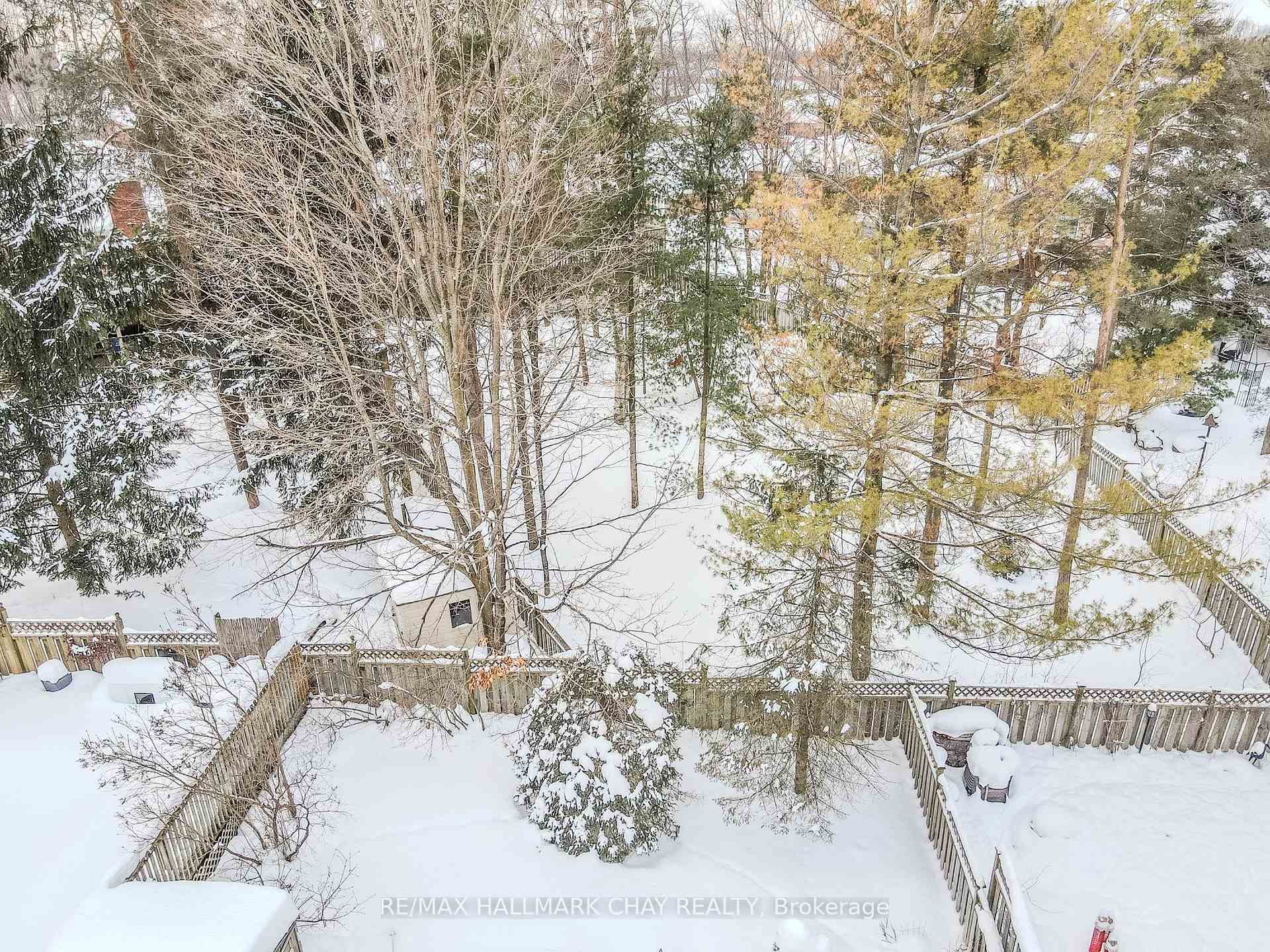 Photo 5 of 33 Irwin Drive, Barrie, Northwest — HOMEH