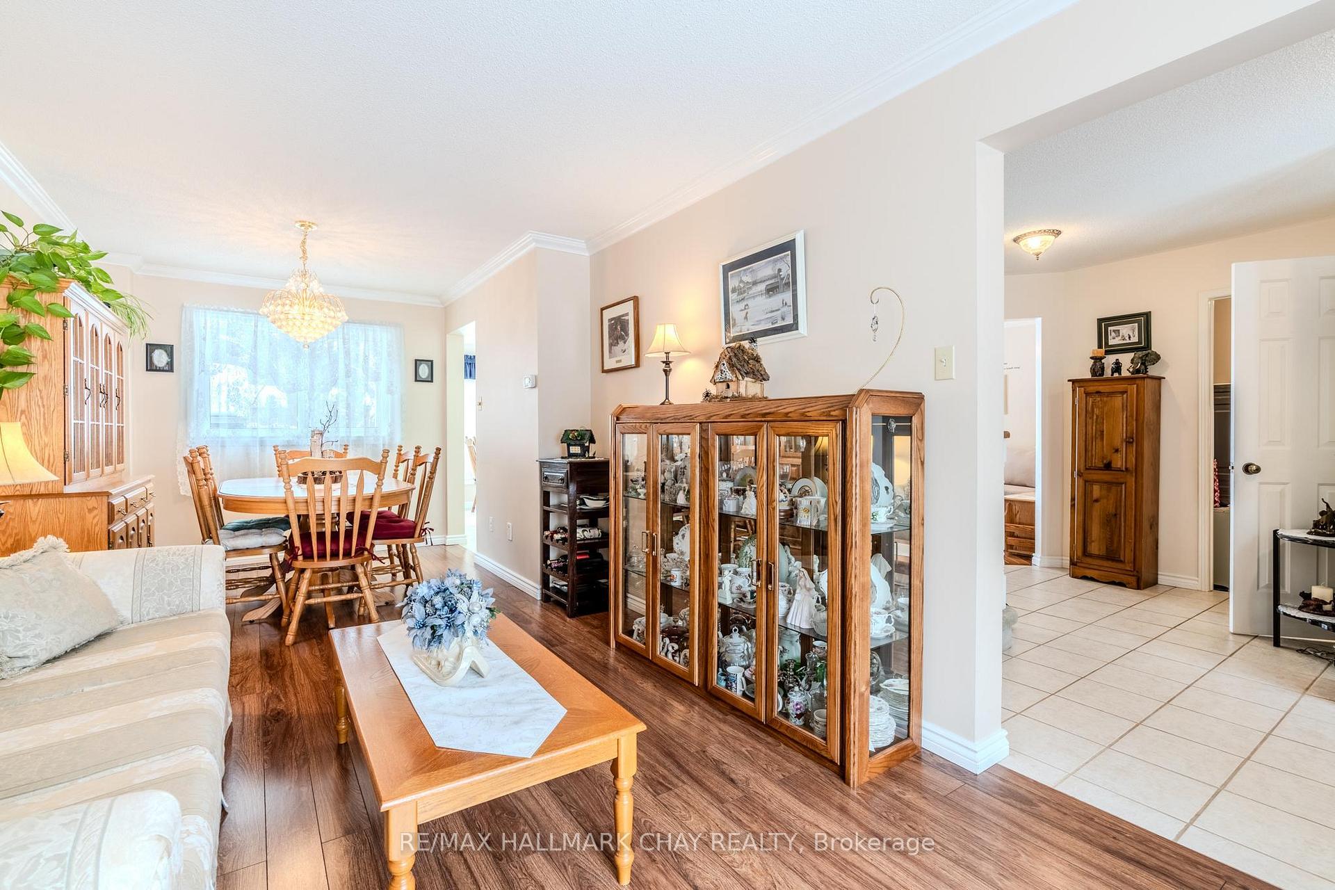 Photo 7 of 33 Irwin Drive, Barrie, Northwest — HOMEH