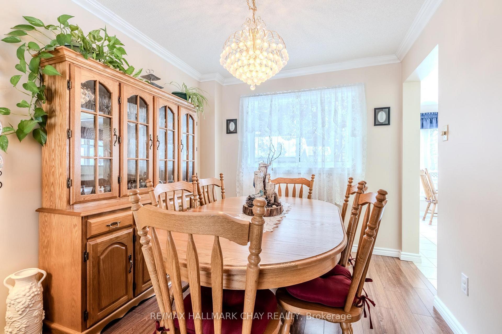 Photo 9 of 33 Irwin Drive, Barrie, Northwest — HOMEH