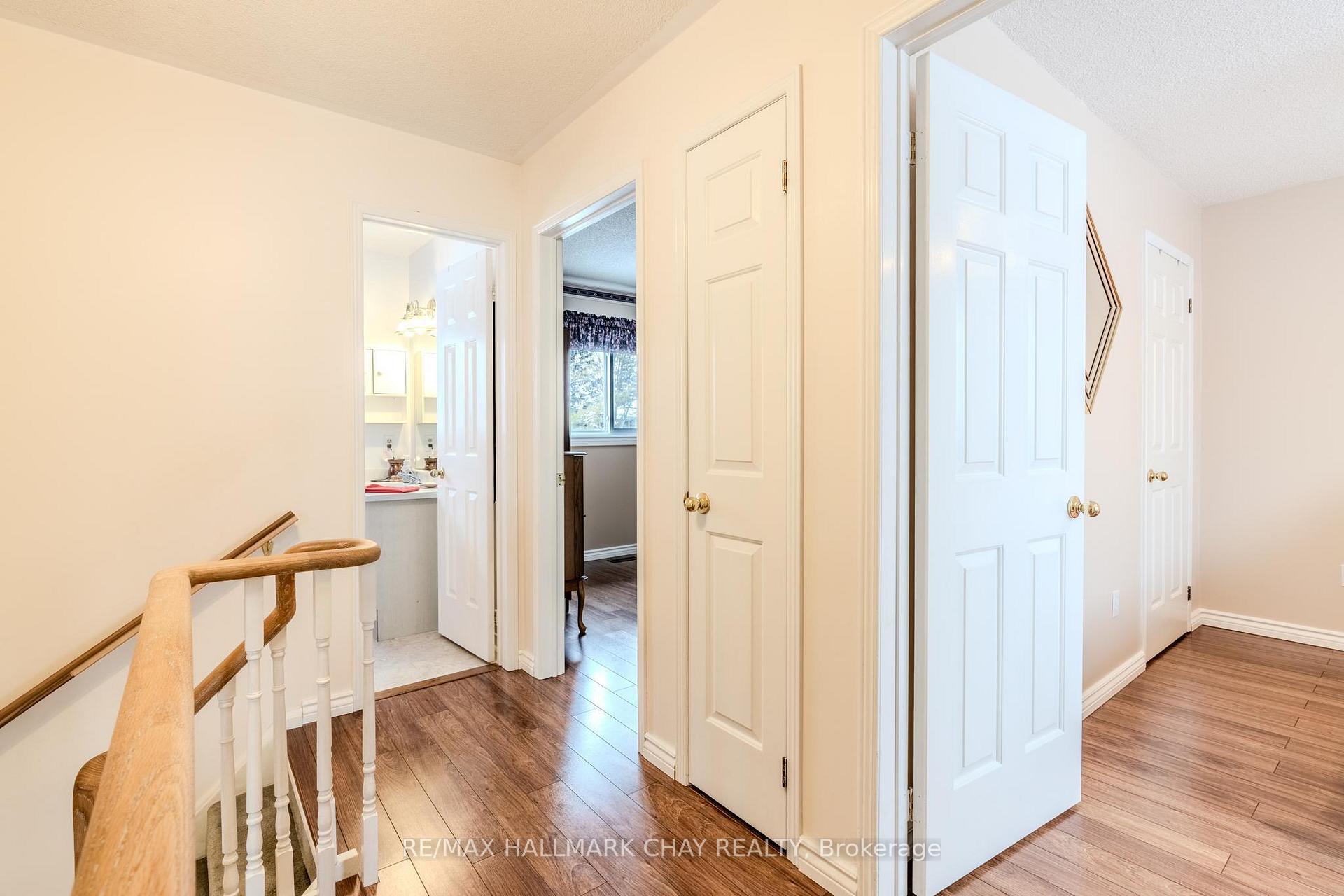 Photo 15 of 33 Irwin Drive, Barrie, Northwest — HOMEH