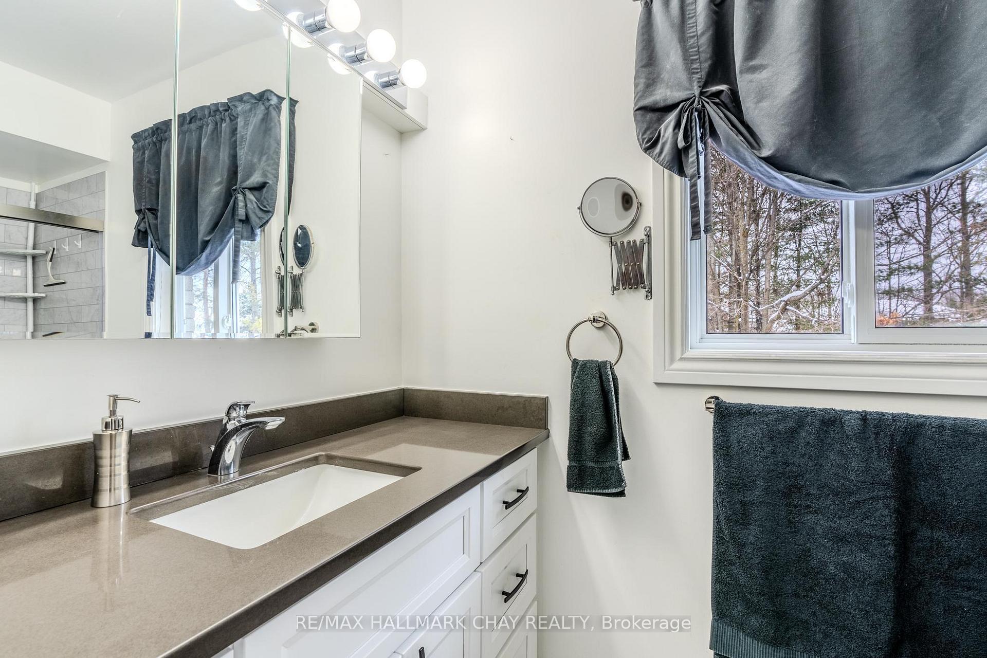 Photo 23 of 33 Irwin Drive, Barrie, Northwest — HOMEH