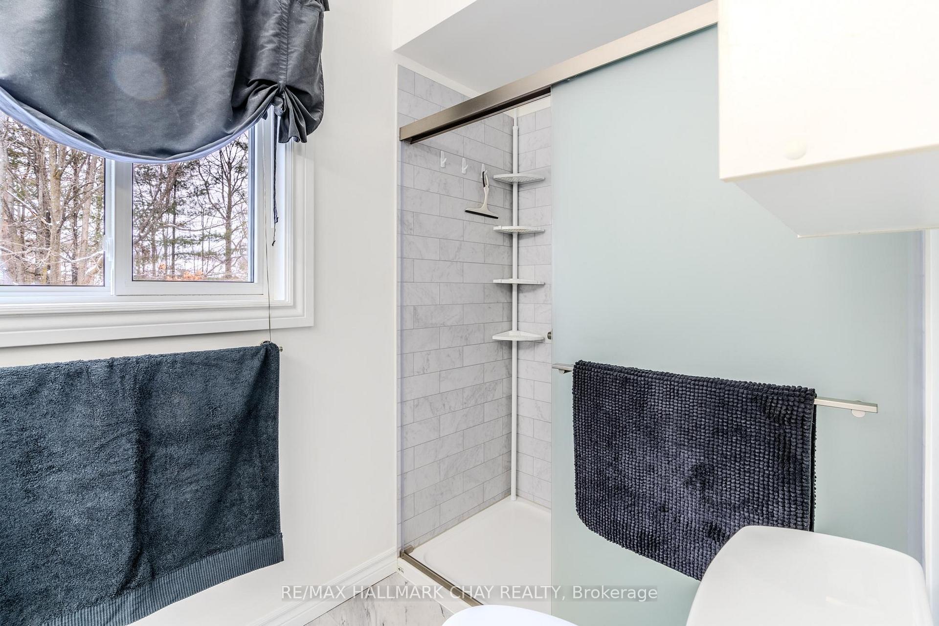 Photo 24 of 33 Irwin Drive, Barrie, Northwest — HOMEH