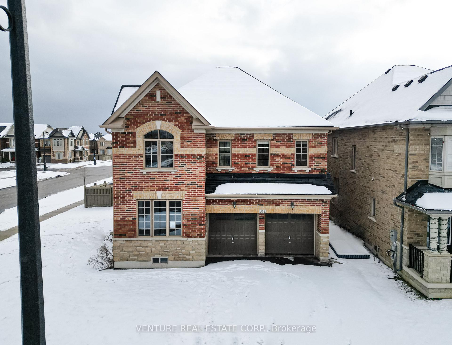 Photo 4 of 532 Mactier Drive, Vaughan, Kleinburg — HOMEH