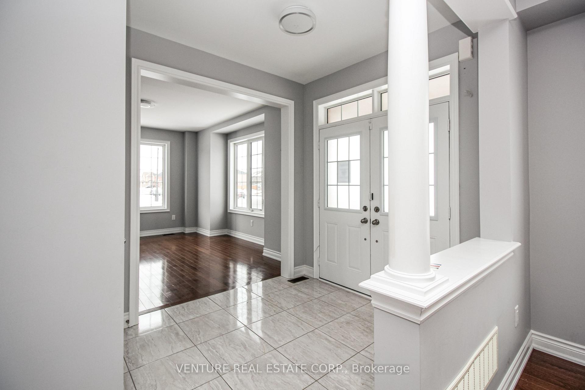 Photo 5 of 532 Mactier Drive, Vaughan, Kleinburg — HOMEH