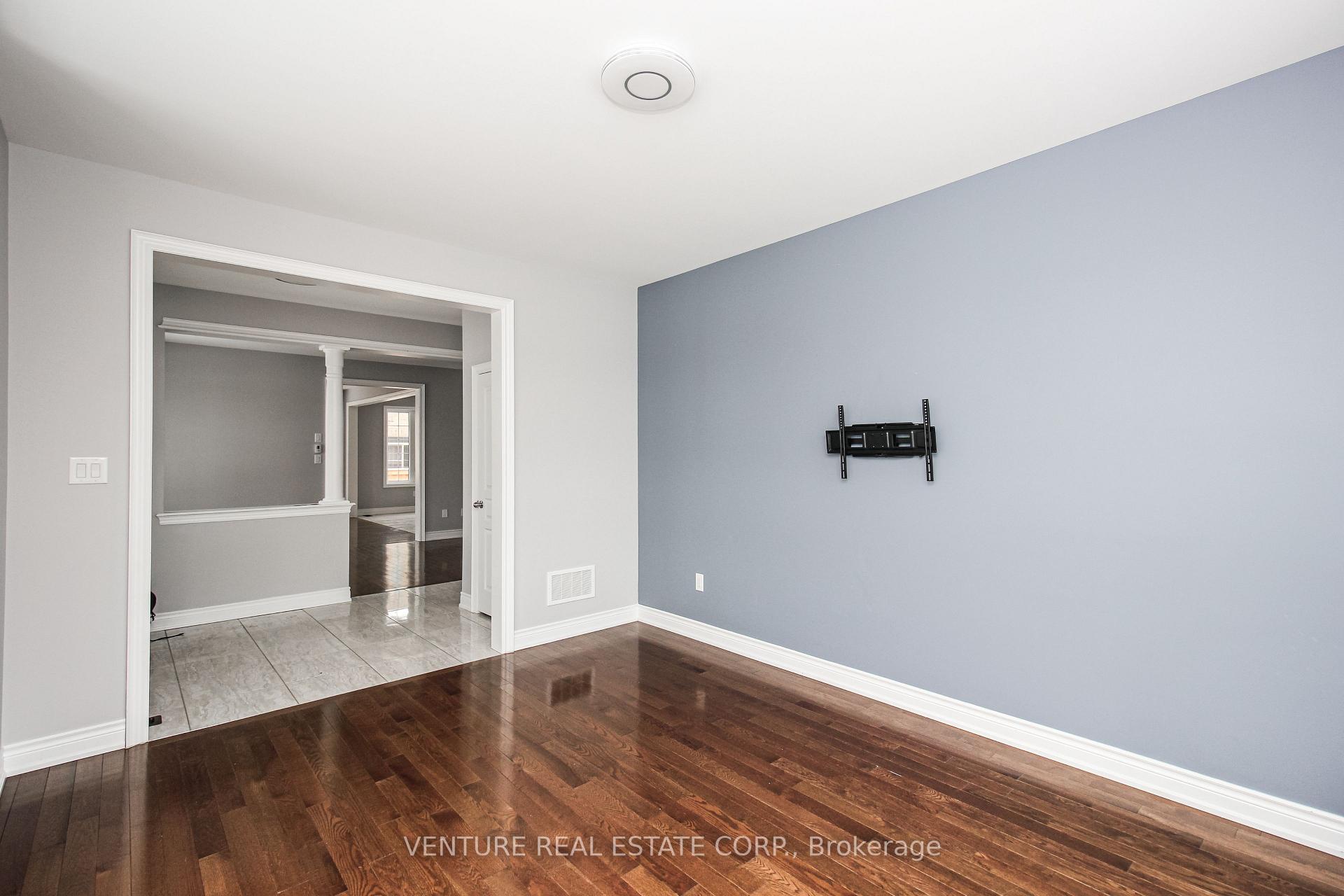 Photo 7 of 532 Mactier Drive, Vaughan, Kleinburg — HOMEH