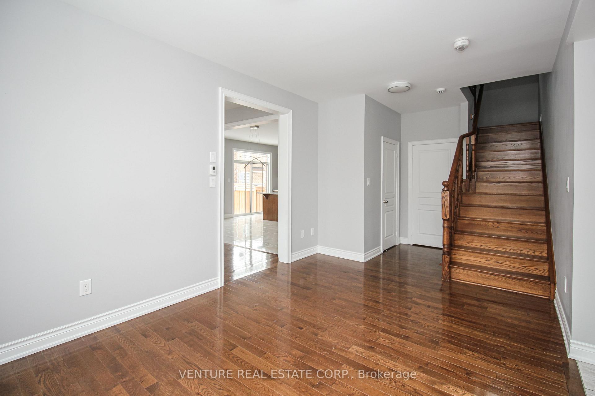 Photo 8 of 532 Mactier Drive, Vaughan, Kleinburg — HOMEH