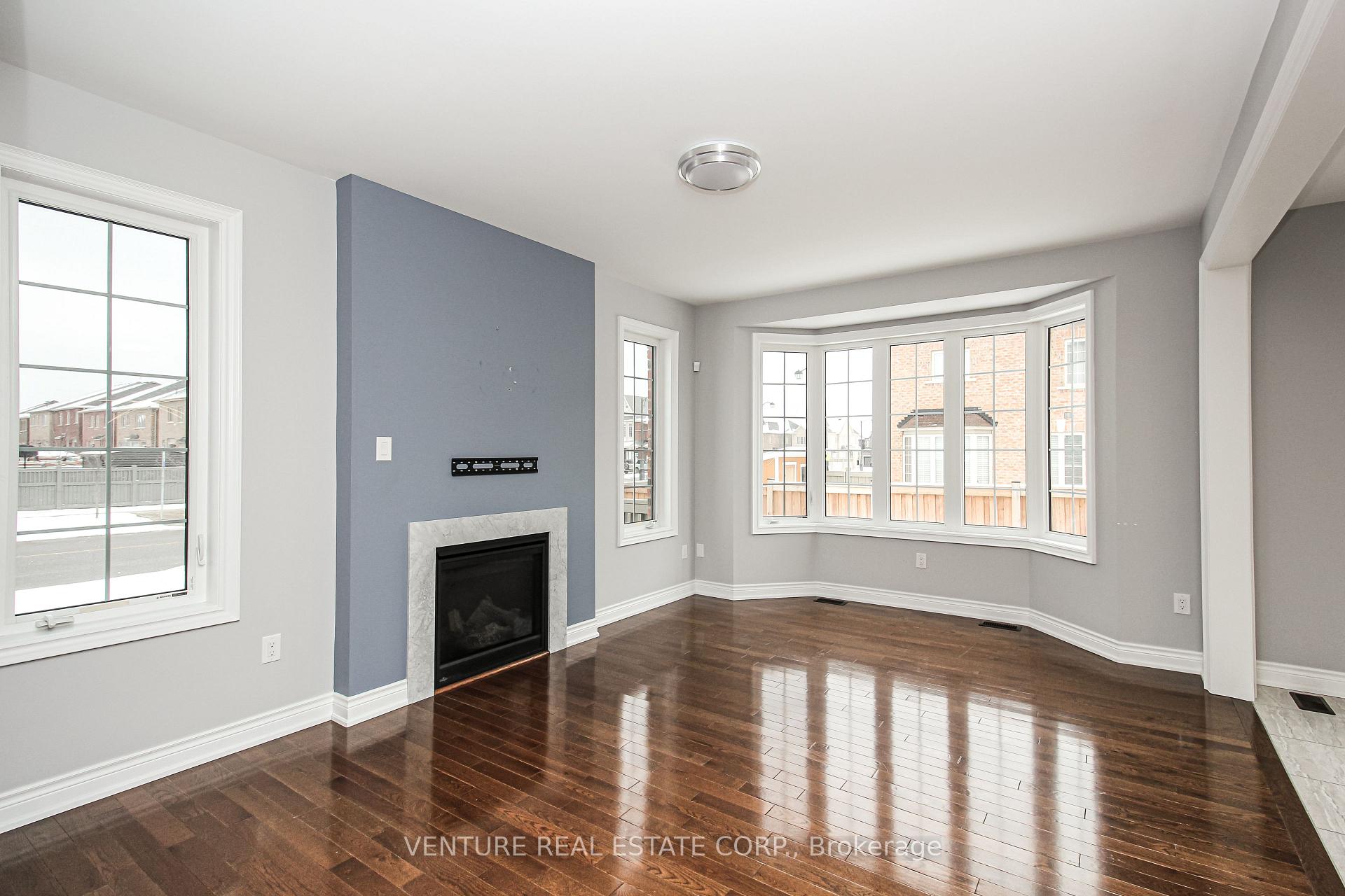 Photo 9 of 532 Mactier Drive, Vaughan, Kleinburg — HOMEH