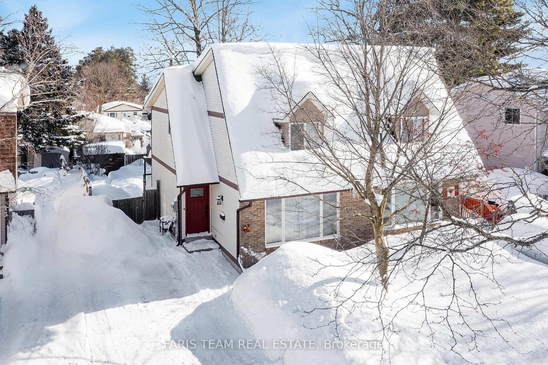 Photo 1 of 11 Wilde Place, Barrie, Letitia Heights — HOMEH